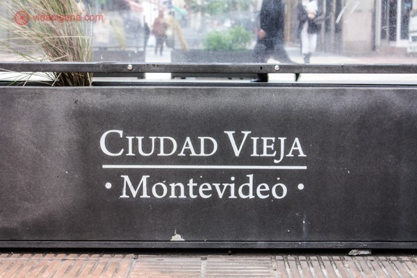 Onde ficar em Montevidéu: A Ciudad Vieja é a parte antiga de Montevidéu e mantém uma aparência de antiga, com prédios históricos e praças lindas. Uma boa pedida. 