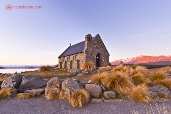 os principais pontos turísticos da nova zelândia: a famosa igrejinha à margem do lago tekapo