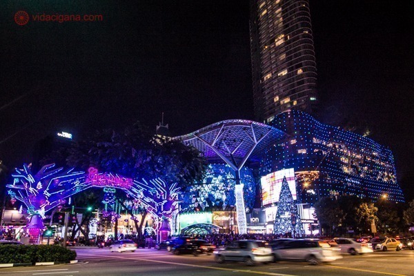 O que fazer em Cingapura: A Orchard Road durante o Natal, toda iluminada e decorada.