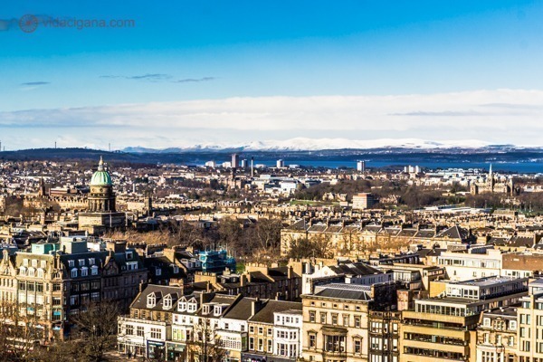 Roteiro pela Escócia: A cidade de Edimburgo vista do alto do Castelo.