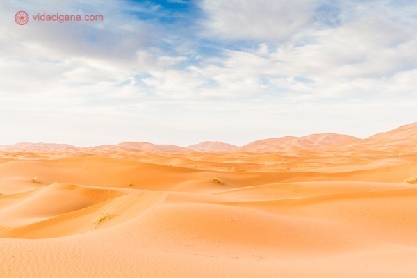 A noite no Saara: Como dormir nas tendas do Deserto no Marrocos: As dunas laranjas do deserto do Marrocos