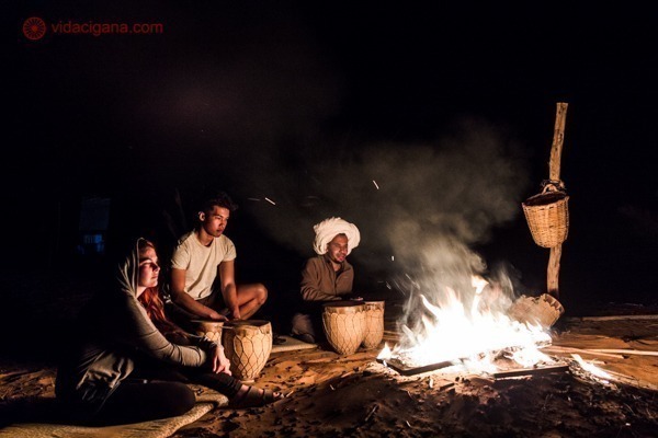 A noite no Saara: Como dormir nas tendas do Deserto no Marrocos: Música no deserto do Saara