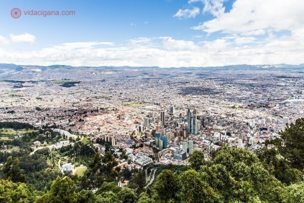 O que fazer em Bogotá: A vista de toda a capital colombiana do alto do Cerro Monserrate.