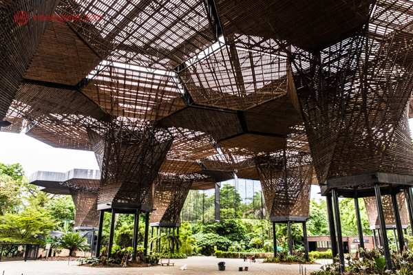 O que fazer em Medellín: O Orqueoderama do Jardim Botânico de Medelín com sua linda arquitetura