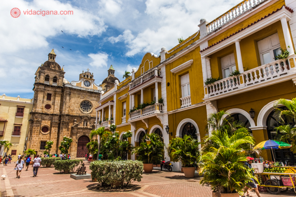 O que fazer em Cartagena: O Santuário de San Pedro Claver, com a praça de mesmo nome em sua frente.