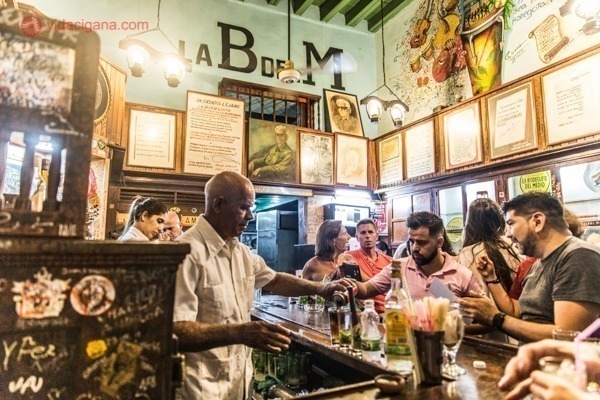 O que fazer em Havana: tomar um mojito na famosa La Bodeguita del Medio