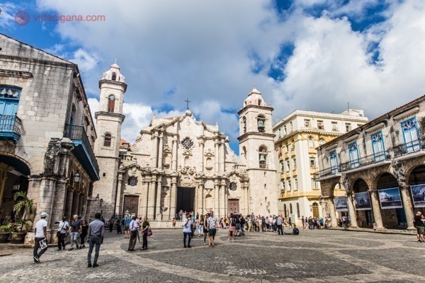 O que fazer em Havana: Uma das 4 praças mais importantes da cidade é a Plaza de la Catedral