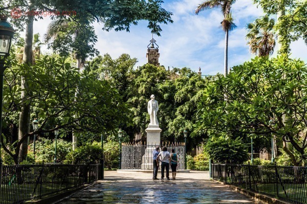 O que fazer em Havana: Uma das 4 praças mais importantes da cidade é a Plaza de Armas