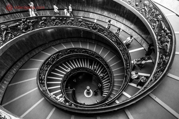 Museus do Vaticano: escadaria de Giuseppe Momo