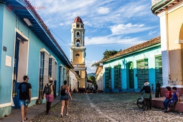 Trinidad, Cuba: O Museo de la Lucha Contra Bandidos, a torre amarela ao fundo