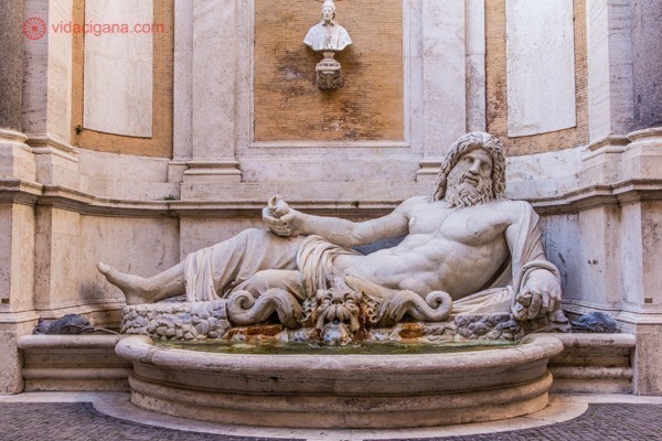Museus Capitolinos: estátua de Marforio