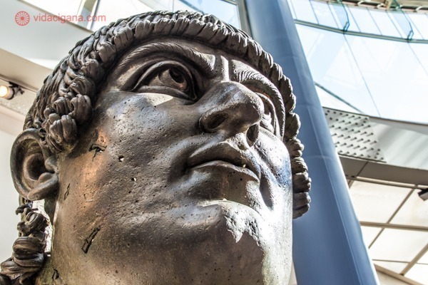 Museus Capitolinos: a estátua colossal de Constantino