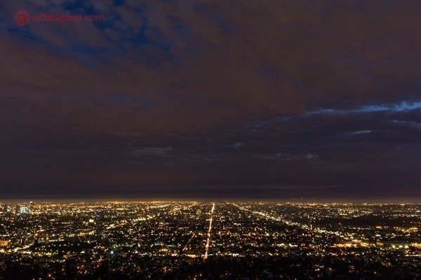 Pontos turísticos de Los Angeles: a cidade de noite vista do Griffith Observatory