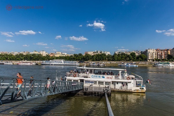 Passeio de barco em Budapeste: o barco chegando na ilha Margarida