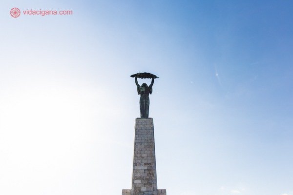 Roteiro em Budapeste: A Estátua da Liberdade na Colina Gellért