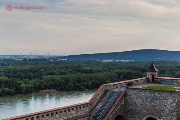 Onde ficar em Bratislava: A linda vista do Danúbio do alto do Castelo