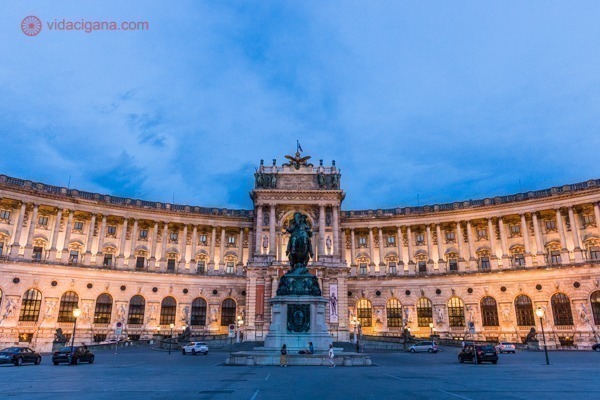 Roteiro em Viena: o Hofburg de noite