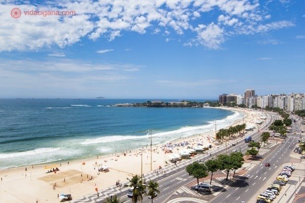 A Praia de Copacabana vista do alto de um dos apartamentos