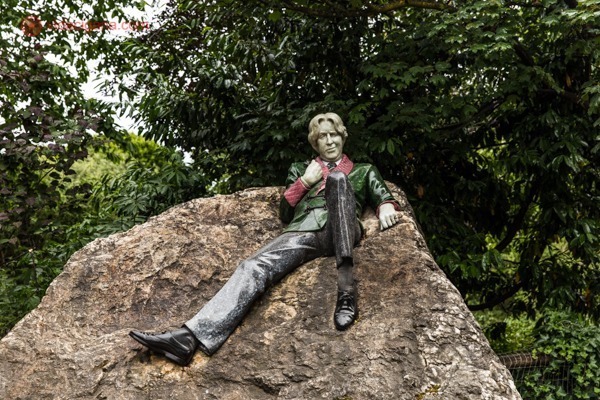 O que fazer em Dublin: a estátua de Oscar Wilde no Merrion Square