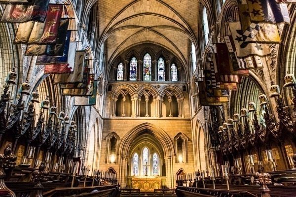 O que fazer em Dublin: O interior da Saint Patrick's Cathedral, a igreja mais famosa da Irlanda