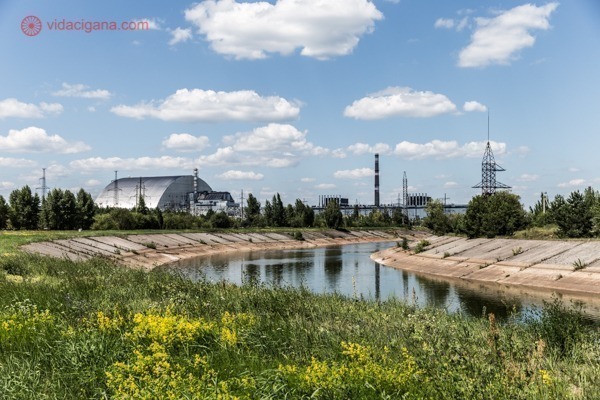 Como visitar Chernobyl: O reator 4 ao fundo e o rio em primeiro plano