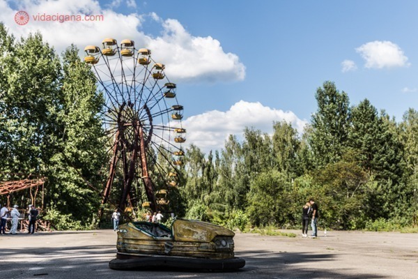 Como visitar Chernobyl: A roda gigante com um carrinho bate-bate em sua frente