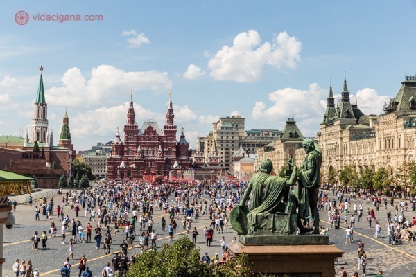 O que fazer em Moscou: A Praça Vermelha cheia de turistas