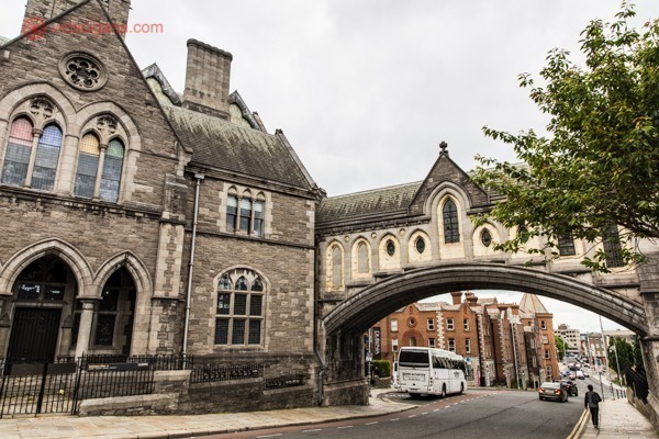 Onde ficar em Dublin: uma rua medieval