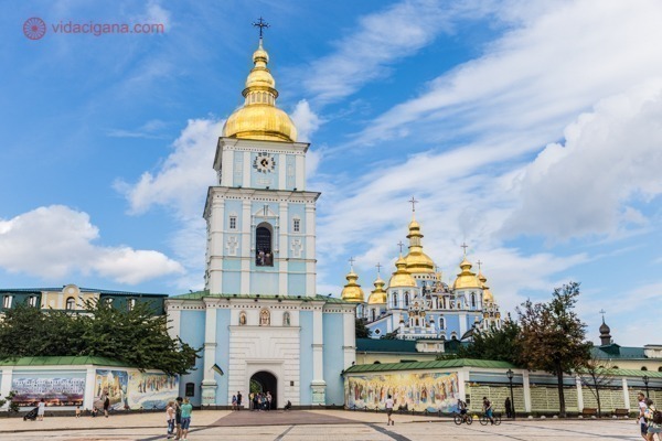 O que fazer em Kiev: A Catedral de São Miguel das Cúpulas Douradas, visto de sua entrada