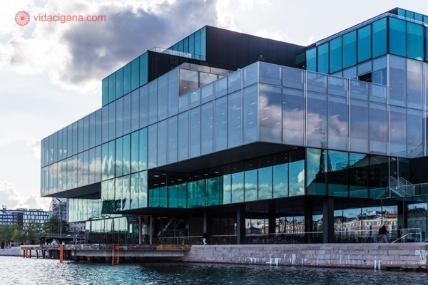 Passeio de barco em Copenhague: O prédio Diamante negro