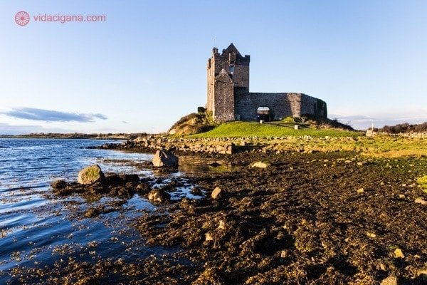 Roteiro Irlanda: O Castelo de Dunguaire, lindíssimo na beira de um lago