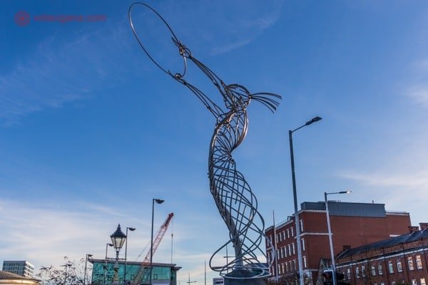 O que fazer em Belfast: A estátua que simboliza da paz na cidade