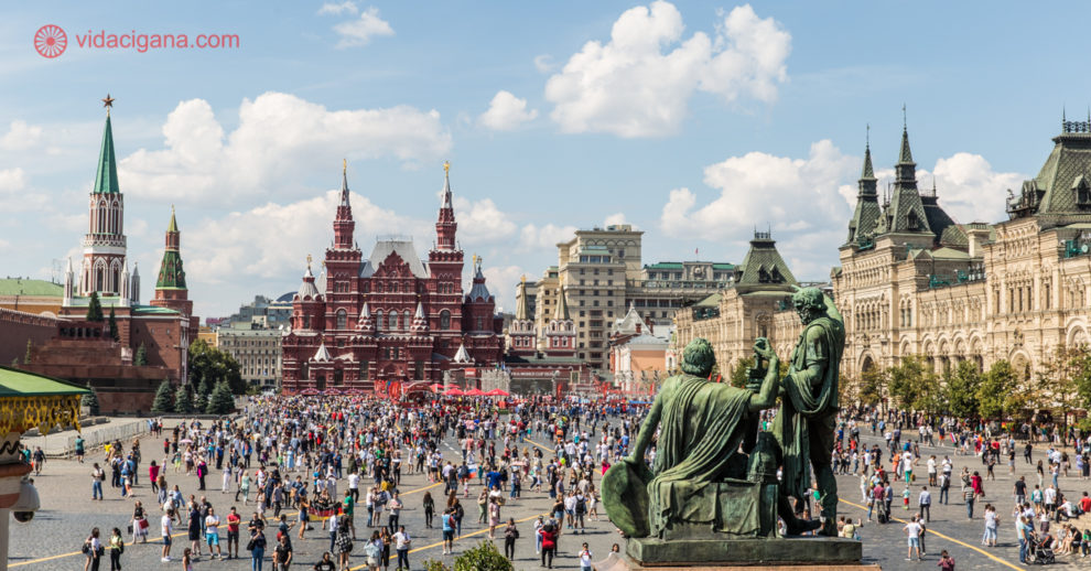 Onde ficar em Moscou: A Praça Vermelha vista de dentro da Catedral de São Basílio