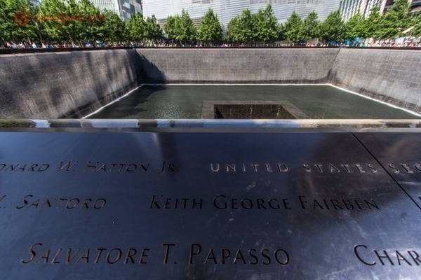 Memorial 11 de setembro, em Nova York: Uma das piscinas do marco zero do World Trade Center