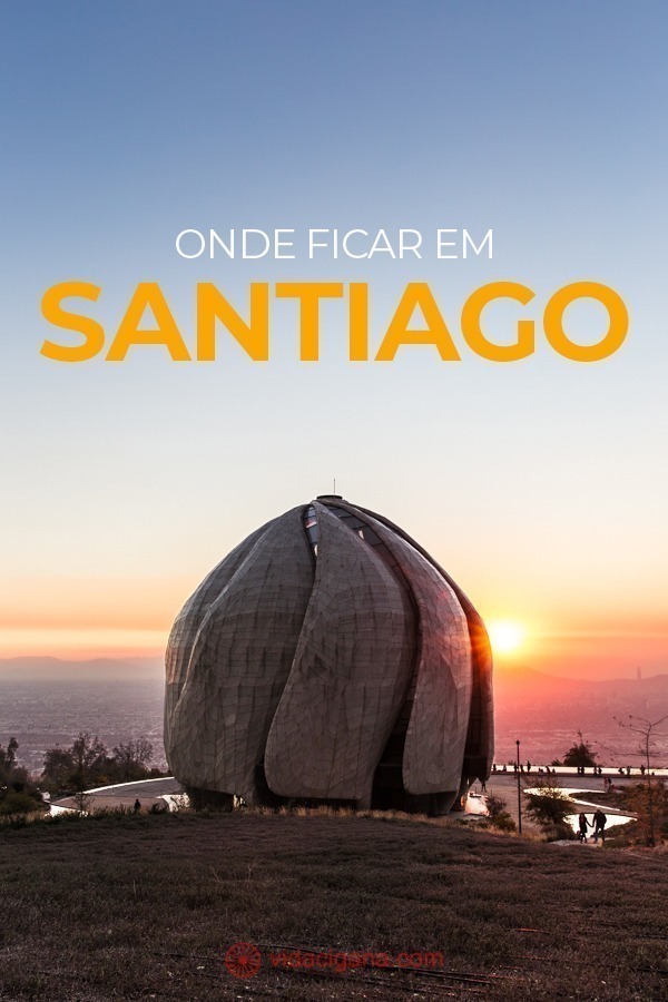 O primeiro passo para escolher onde ficar em Santiago é entender que o melhor lugar para ficar hospedado na capital do Chile não é o Centro da cidade. Longe disso. Assim, para os turistas, a melhor solução é buscar uma estadia nos bairros próximos ou de fora da região central.