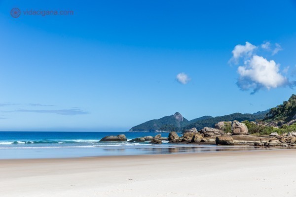 A linda praia de Lopes Mendes, bem perto da Praia do Pouso