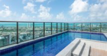 Airbnb no Recife: uma piscina na cobertura com vista pro mar