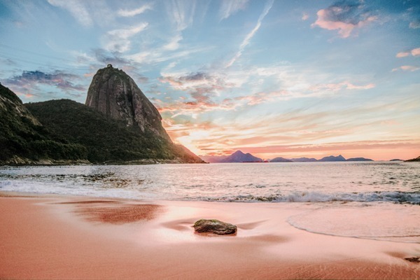 O nascer do sol na Praia Vermelha