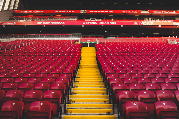 O estádio do Liverpool FC, todo em vermelho