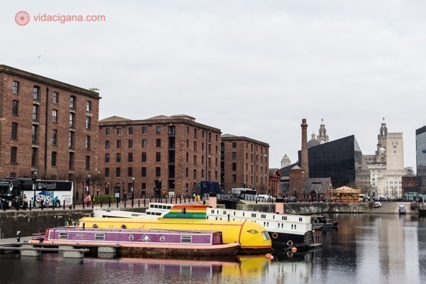 O dock de Liverpool com o Yellow Submarine