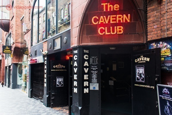 A fachada do The Cavern Club, a casa de shows mais famosa do mundo