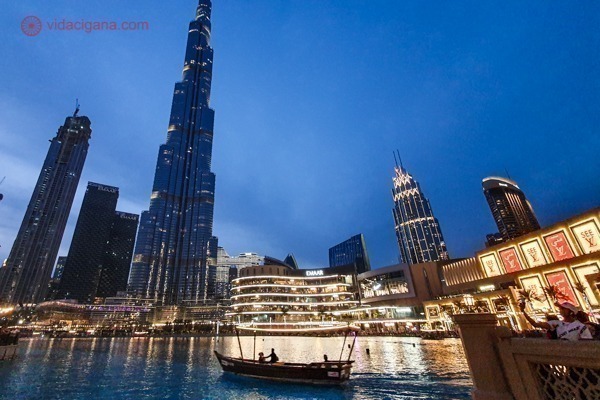 Onde ficar em Dubai: A Dubai Fountain no cair da noite