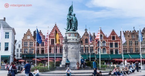 Onde ficar em Bruges: A Grote Markt, a praça principal de Bruges, o centro histórico da cidade
