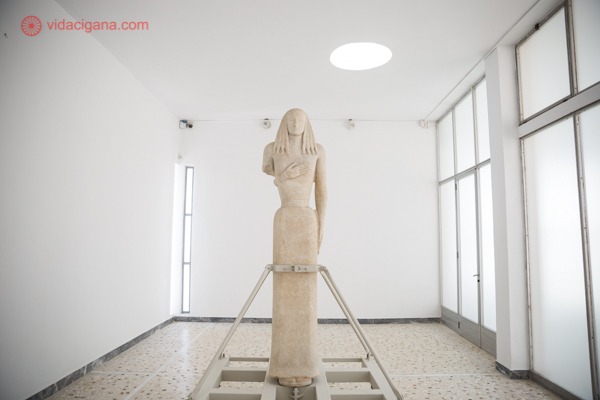 Uma estátua achada em Thera Antiga