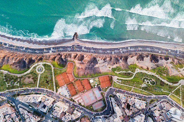 O Malecón de Miraflores, bem na beira do mar, em Lima, a capital do Peru