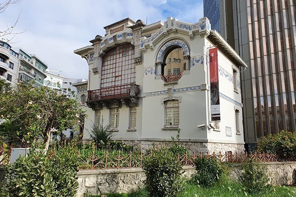 A Casa-Museu Dr. Anastácio Gonçalves numa linda casa de 2 andares antiga e com jardim