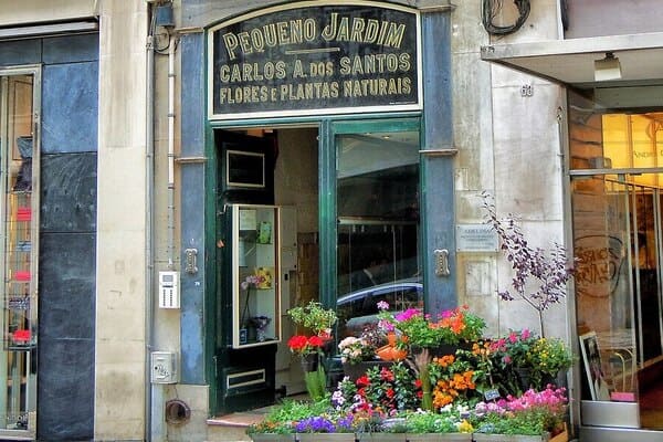 Foto da fachada da floricultura Pequeno Jardim em Lisboa
