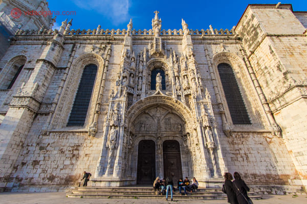 Foto da fachada do Mosteiro dos Jerónimos em Lisboa