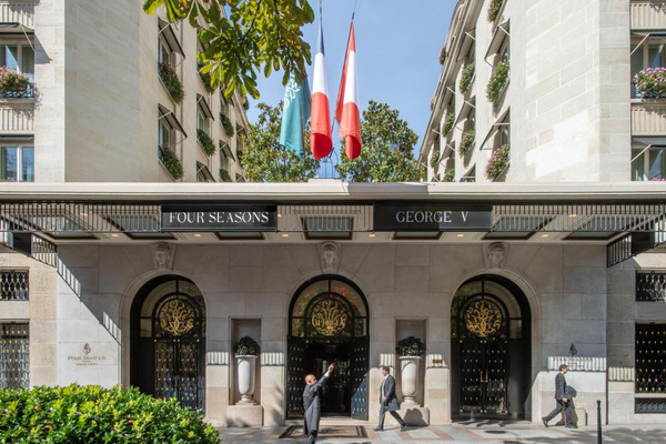 Foto de divulgação do Hotel George V, um dos melhores para se hospedar perto da Avenida Champs Elysees