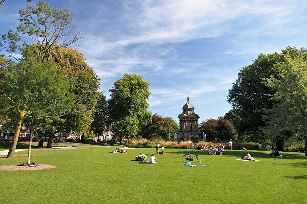 Foto do Sarphatipark, um dos parques e áreas verdes do bairro de De Pijp em Amsterdam